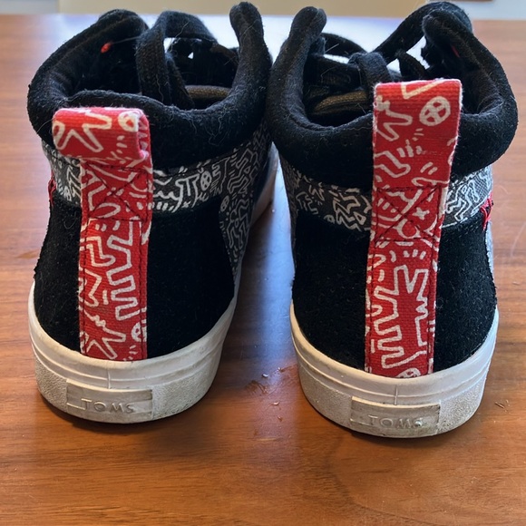 Toms Keith Harring high tops - size 8 - Picture 3 of 7